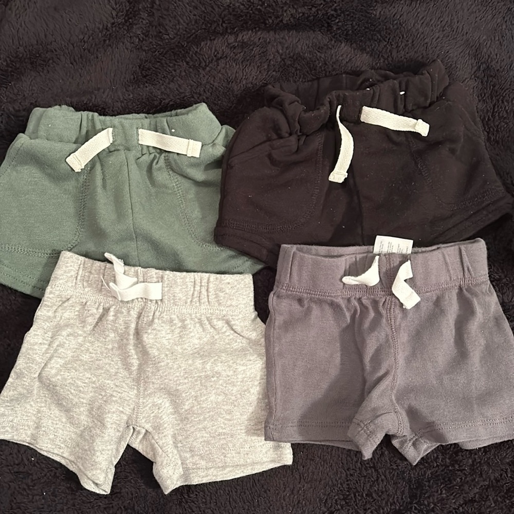 (4) 0-3M shorts
